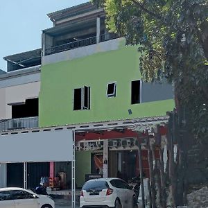 Oyo Life 92877 Hotel Rainbow 7296